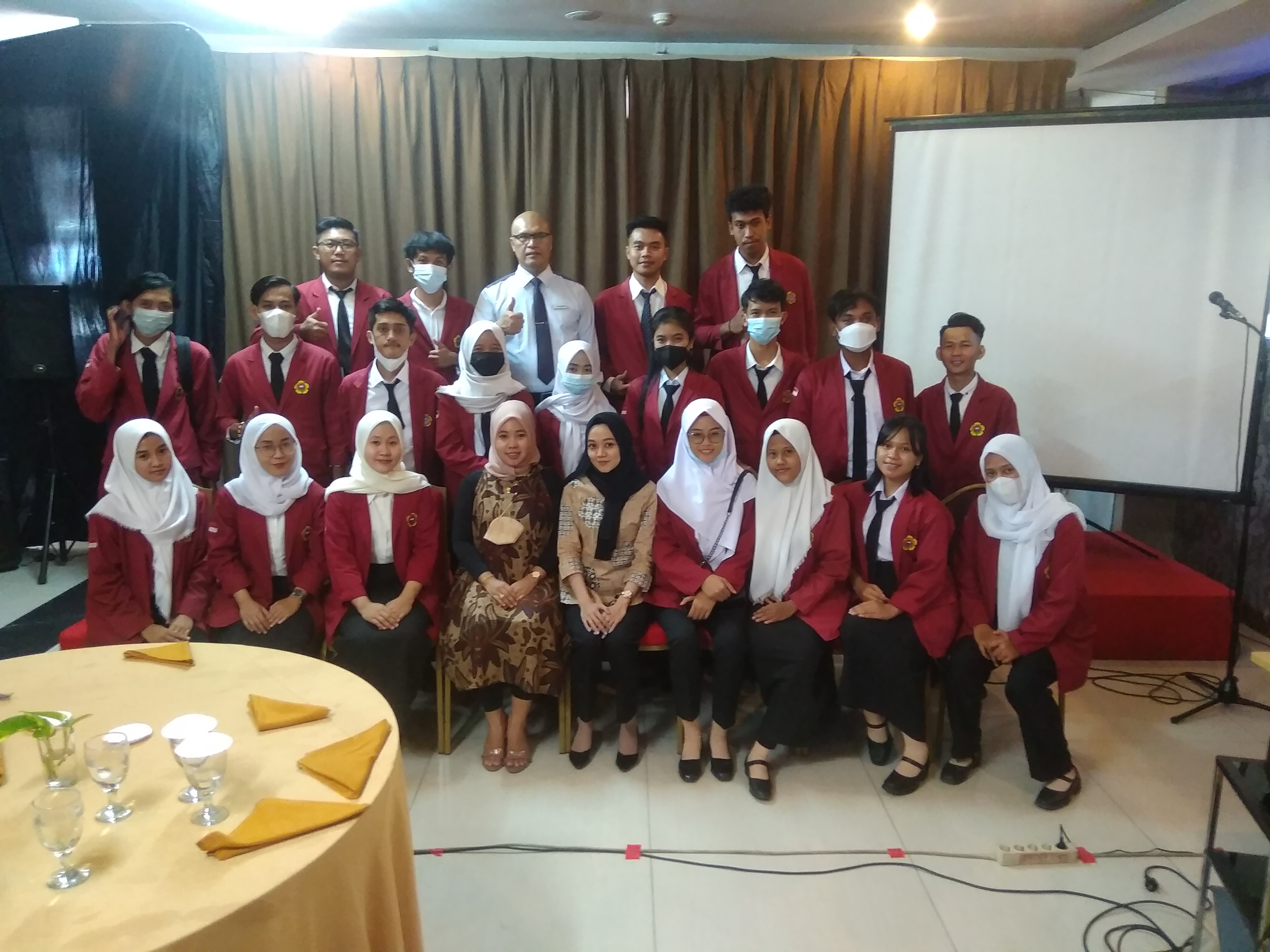 Kegiatan Table Manner Perguruan Tinggi Bina Sriwijaya Di Hotel Rio Palembang 